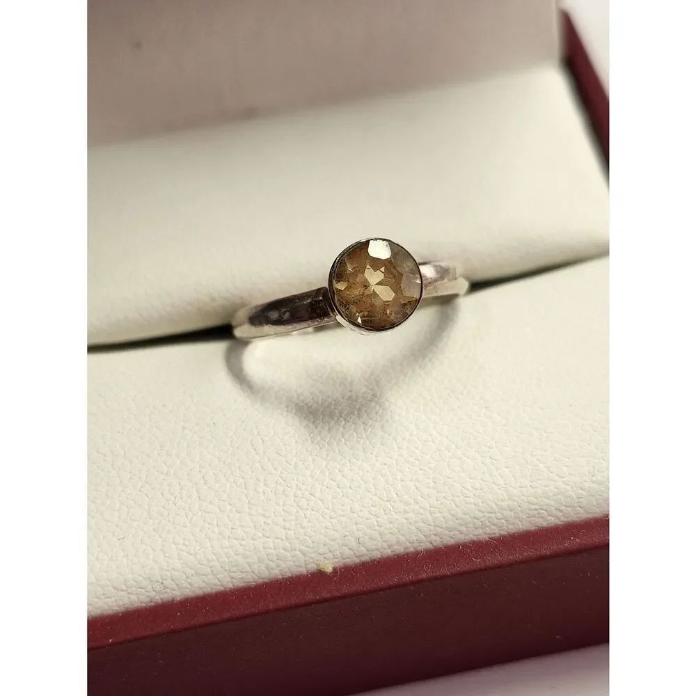 Sterling SilverβCitrine Solitaire Ring Size 6
